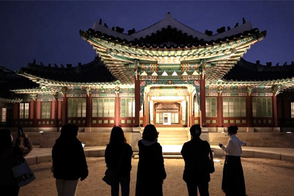 “청사초롱 들고 궁궐의 역사·문화 체험해요”